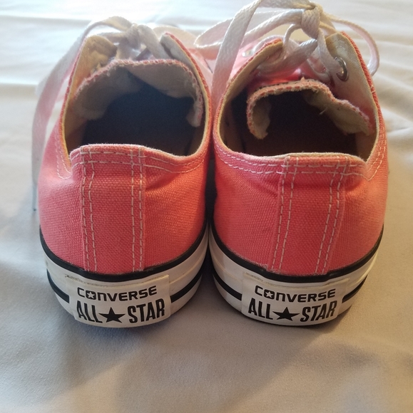 Pink low top converse - Picture 2 of 5